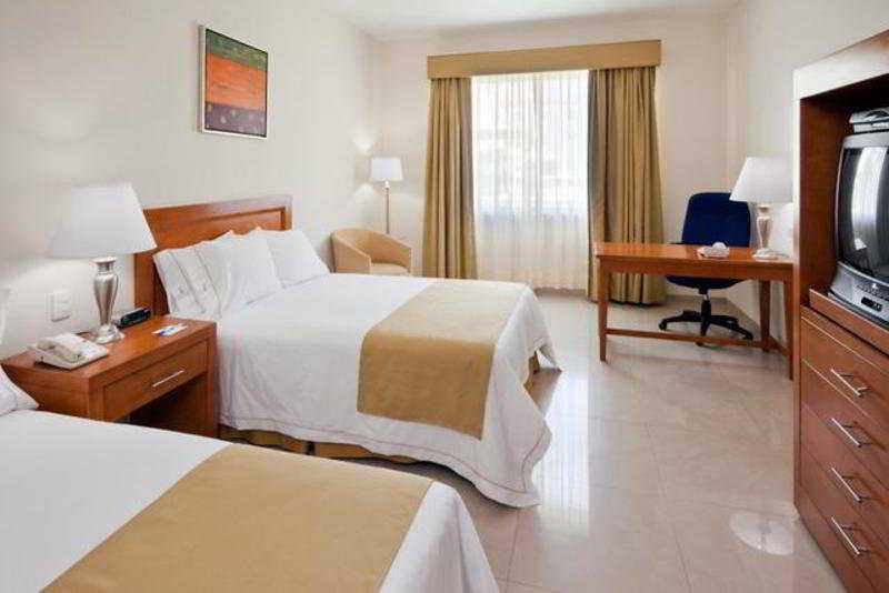 Отель Wyndham Garden Плая-дель-Кармен Экстерьер фото A typical hotel room