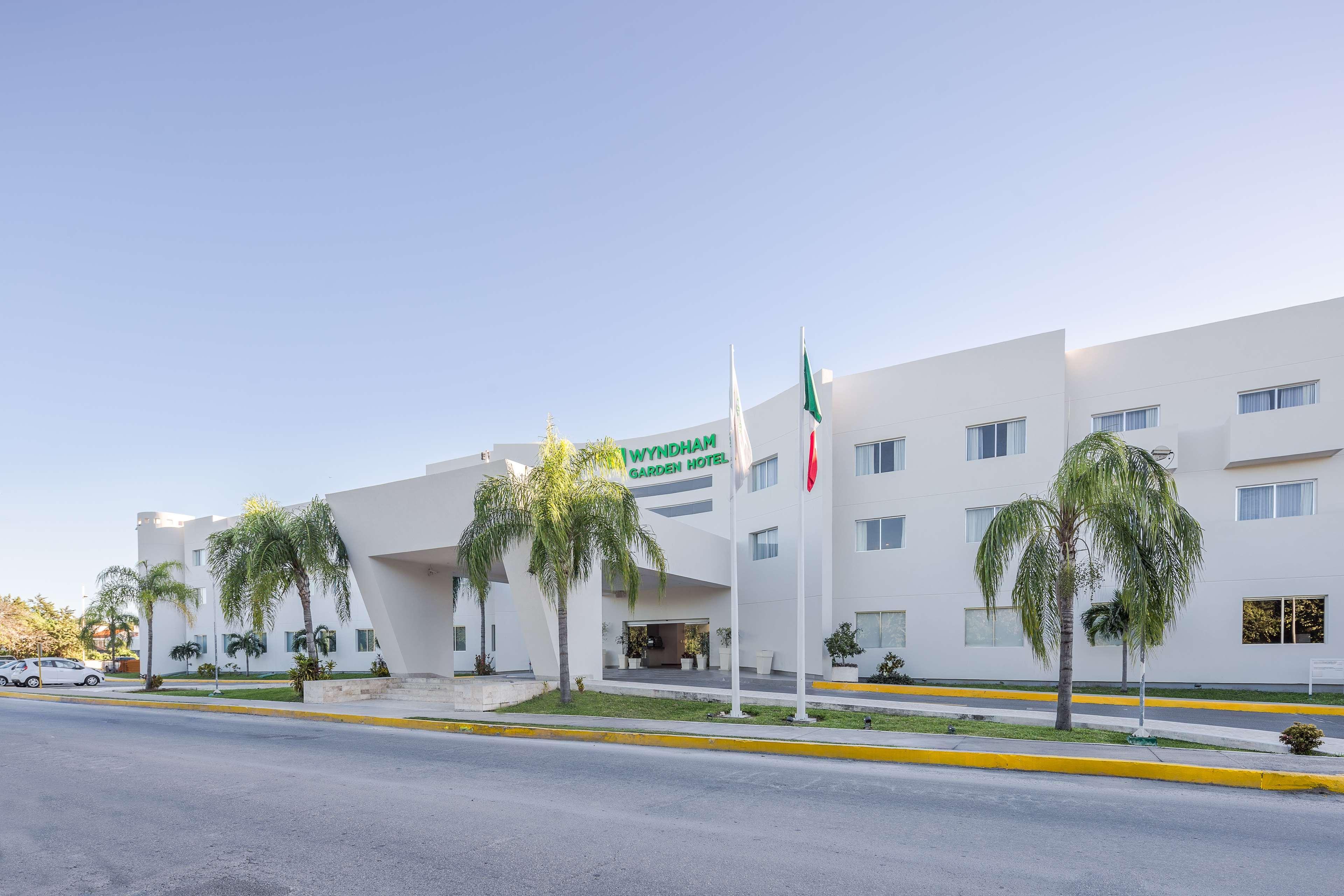 Отель Wyndham Garden Плая-дель-Кармен Экстерьер фото Hospital General de la Mujer