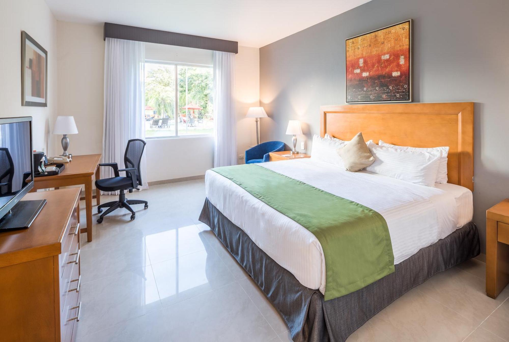 Отель Wyndham Garden Плая-дель-Кармен Экстерьер фото A typical hotel room
