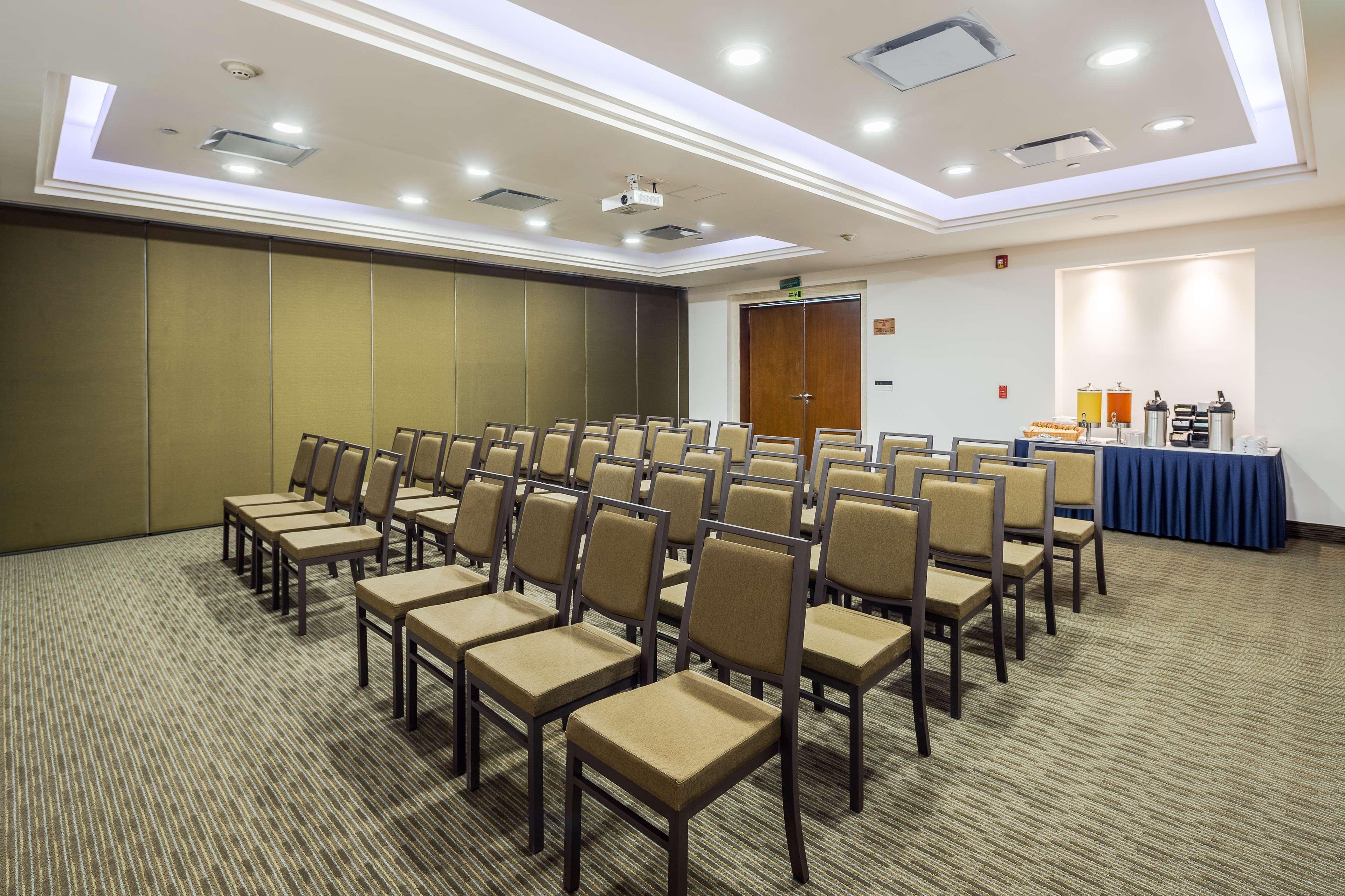 Отель Wyndham Garden Плая-дель-Кармен Экстерьер фото Meeting room