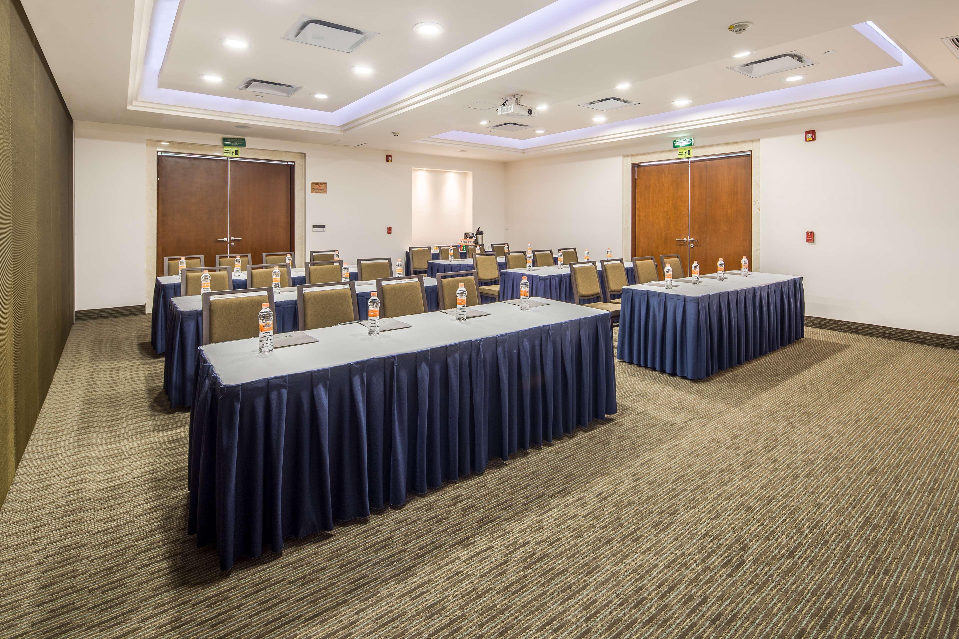 Отель Wyndham Garden Плая-дель-Кармен Экстерьер фото Meeting room