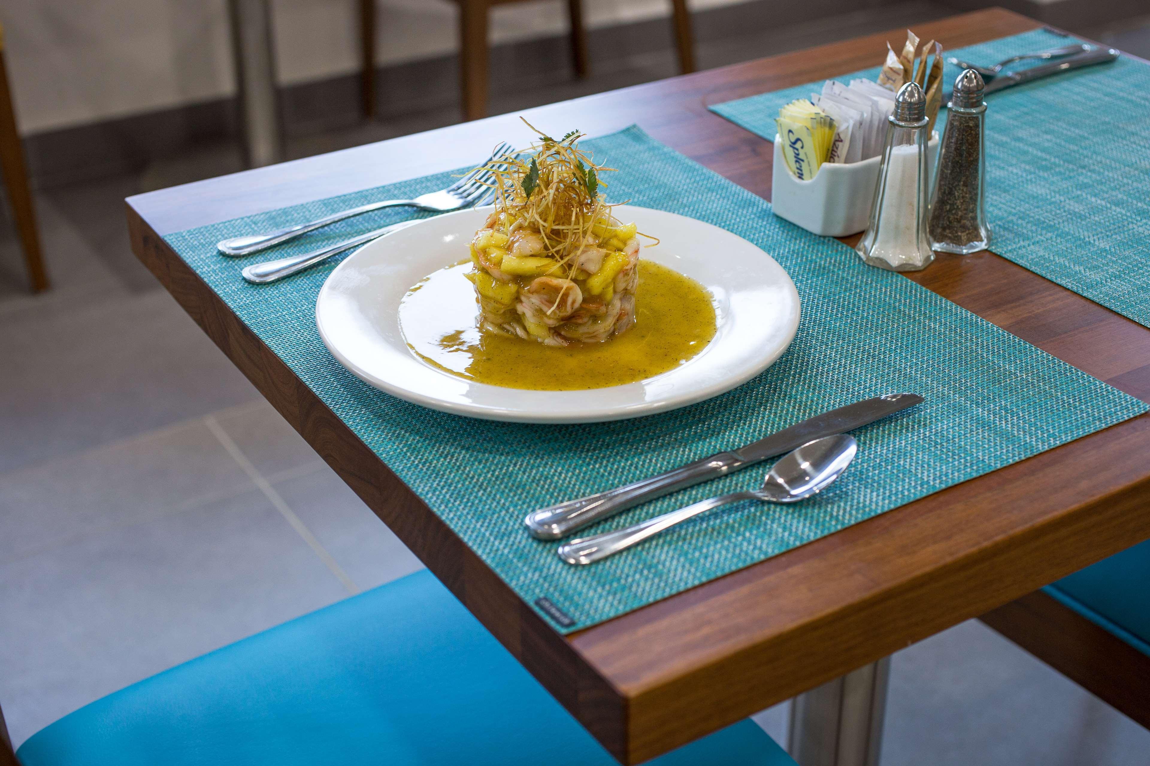 Отель Wyndham Garden Плая-дель-Кармен Экстерьер фото Ceviche