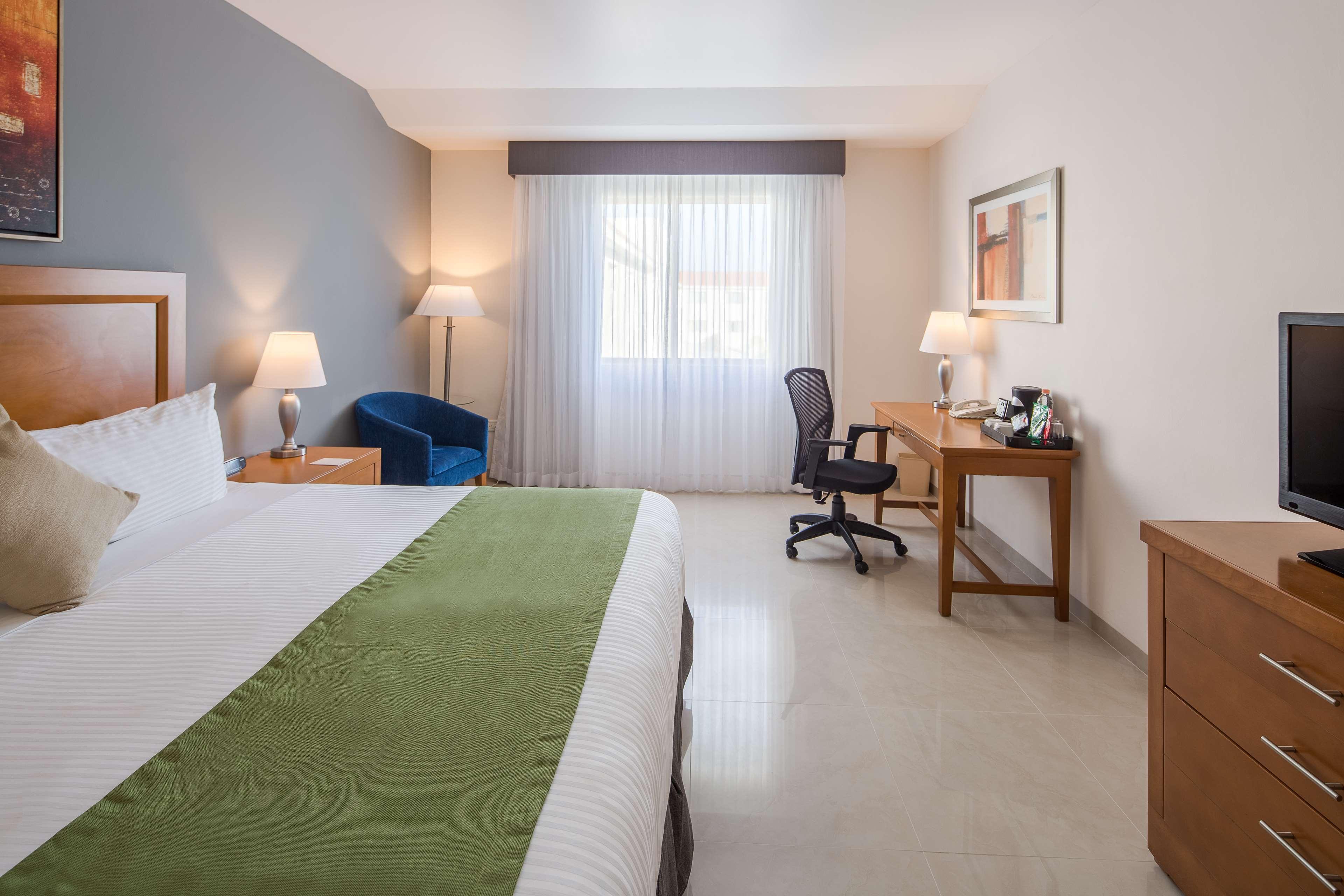 Отель Wyndham Garden Плая-дель-Кармен Экстерьер фото A typical hotel room