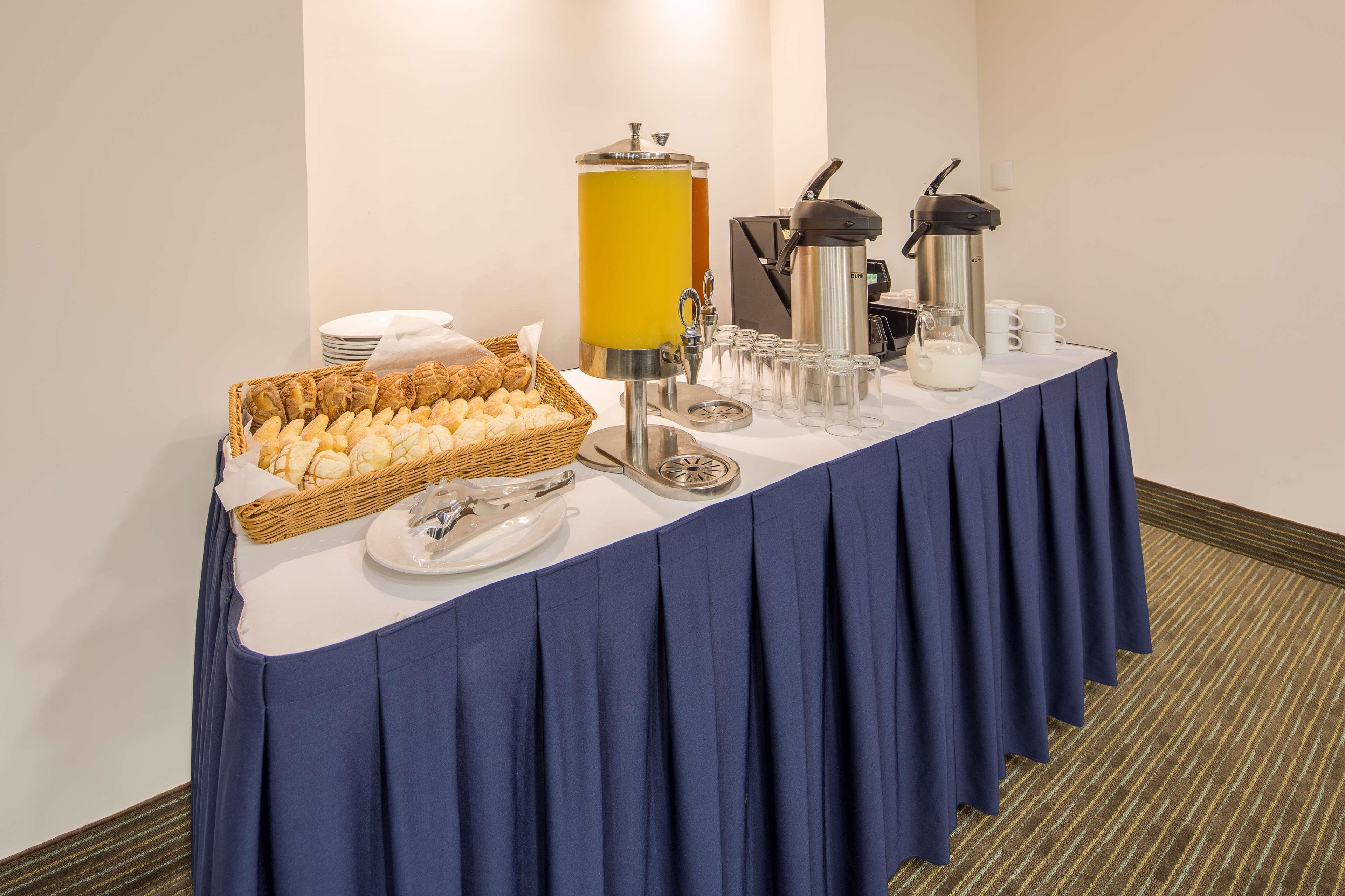 Отель Wyndham Garden Плая-дель-Кармен Экстерьер фото A coffee break