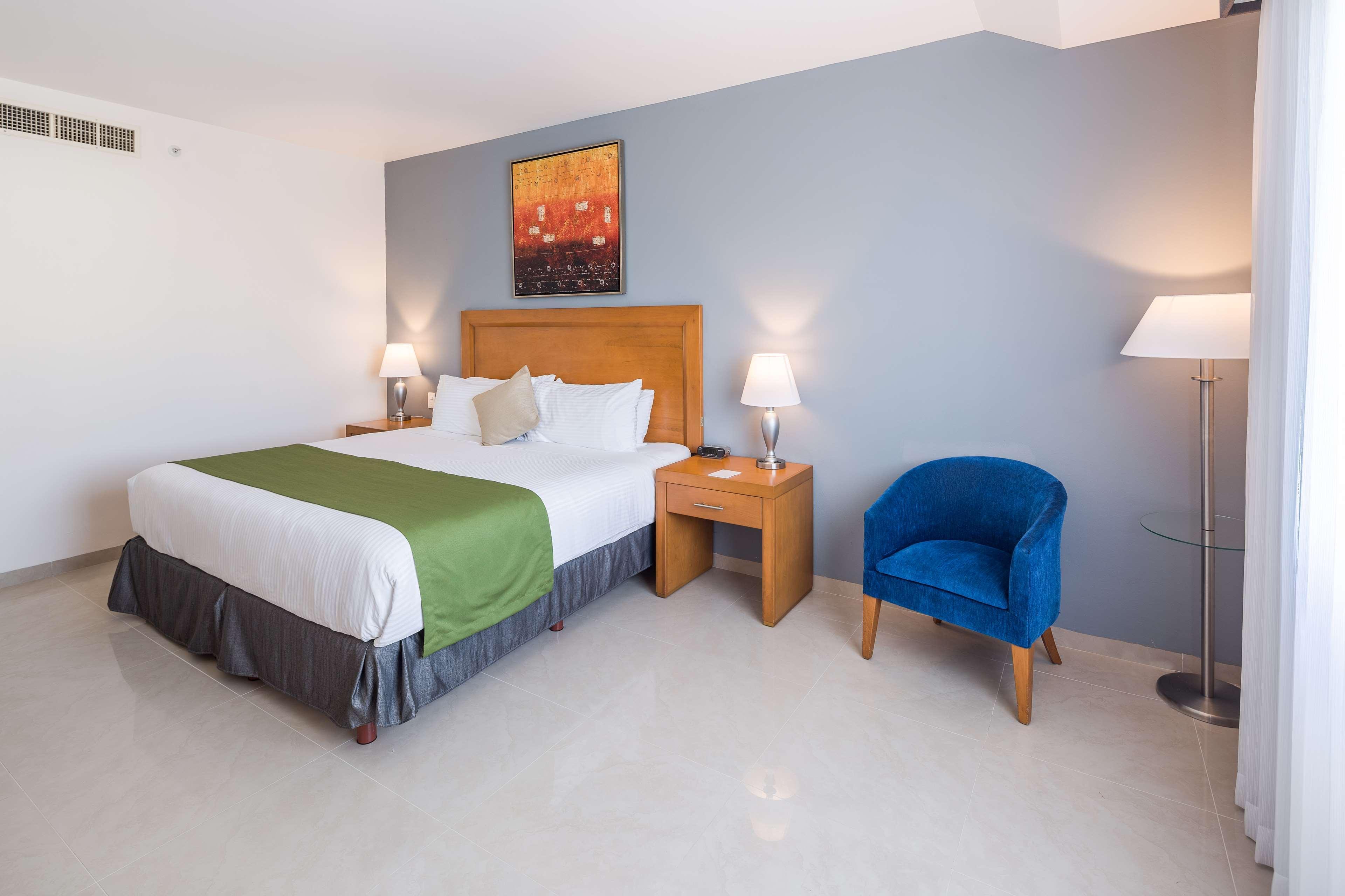Отель Wyndham Garden Плая-дель-Кармен Экстерьер фото A bedroom at the hotel