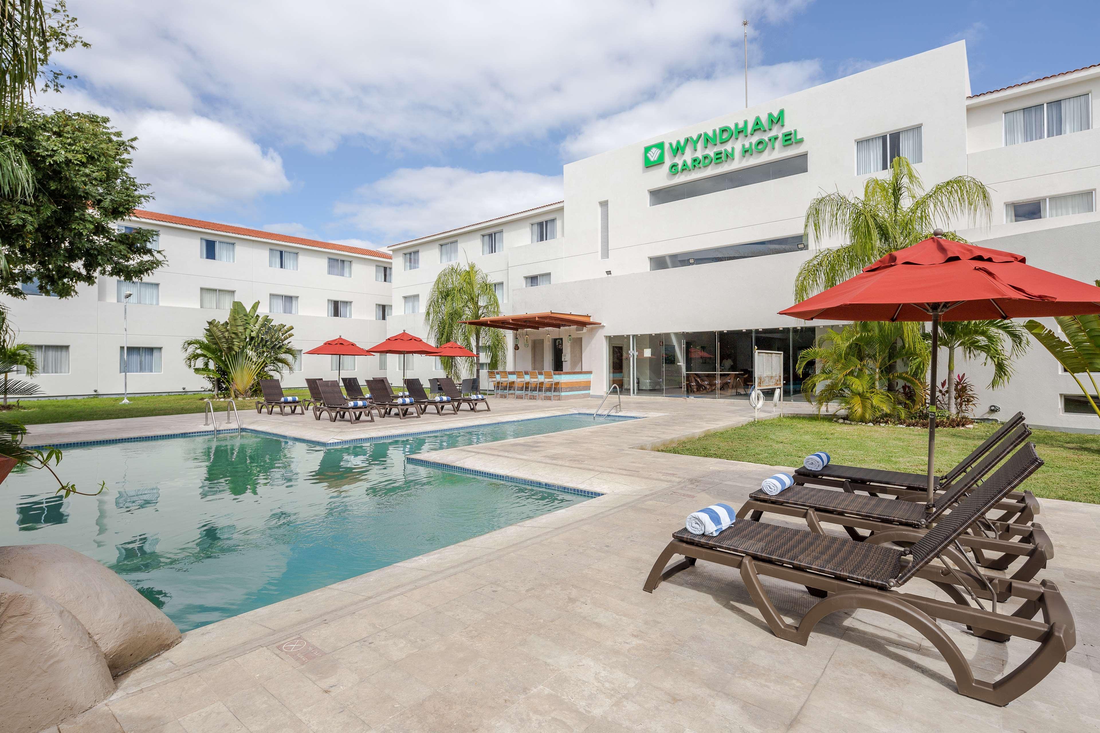 Отель Wyndham Garden Плая-дель-Кармен Экстерьер фото Wyndham Garden Hotel, Cancun