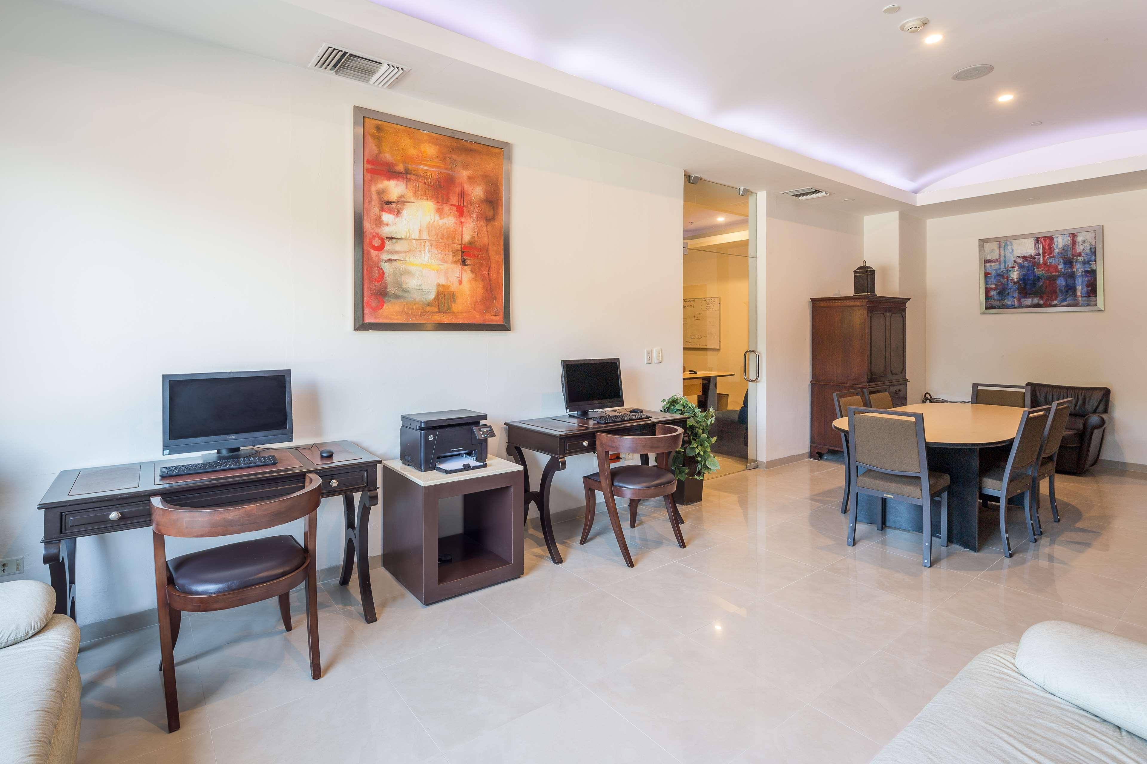 Отель Wyndham Garden Плая-дель-Кармен Экстерьер фото Business Center
