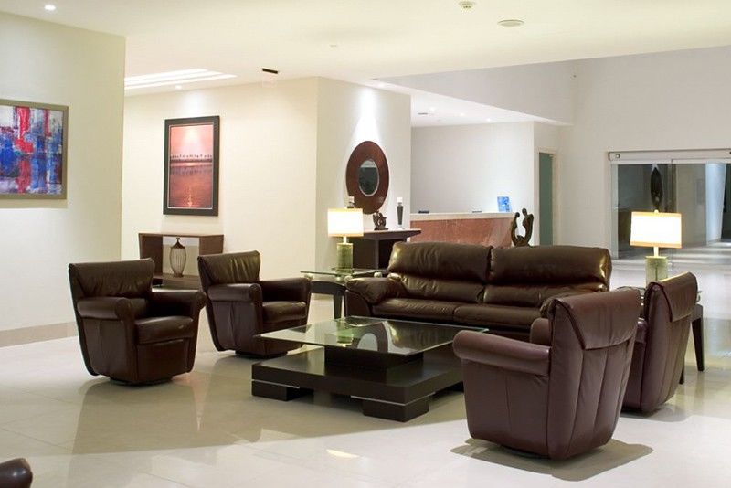 Отель Wyndham Garden Плая-дель-Кармен Экстерьер фото A living room with leather furniture