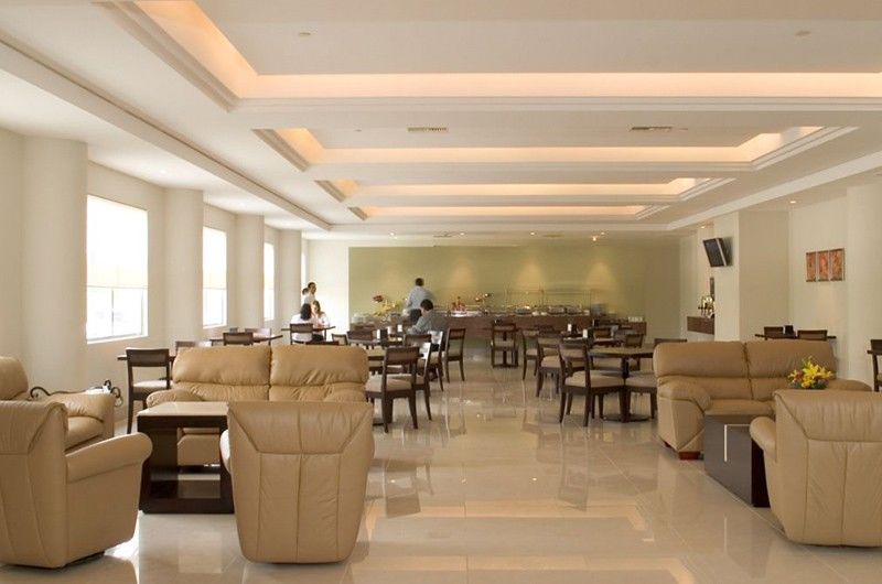 Отель Wyndham Garden Плая-дель-Кармен Экстерьер фото The restaurant at the hotel