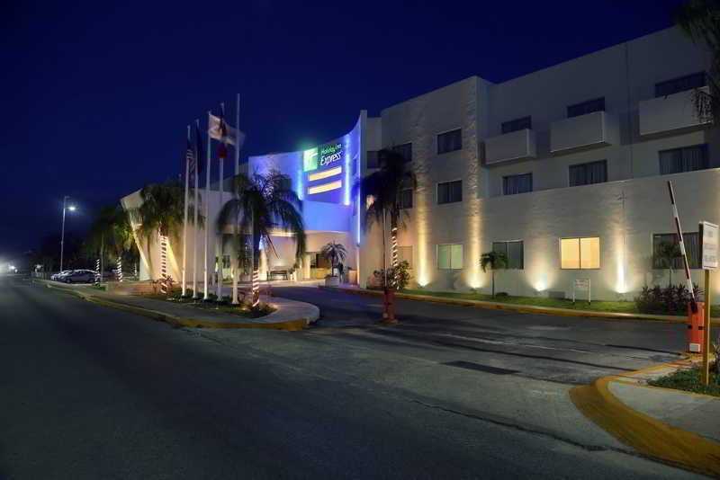 Отель Wyndham Garden Плая-дель-Кармен Экстерьер фото Holiday Inn in Cancún, Mexico