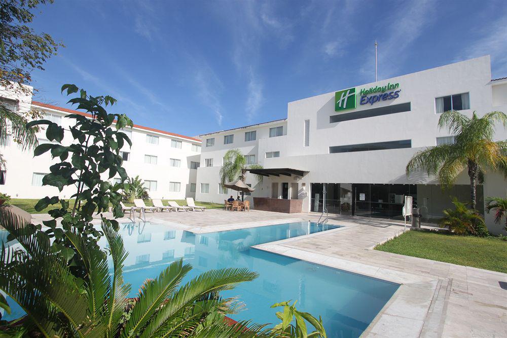 Отель Wyndham Garden Плая-дель-Кармен Экстерьер фото Holiday Inn Express in Cancun, Mexico